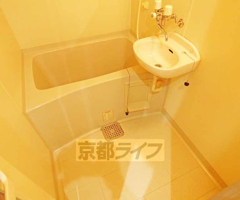 バス・シャワールーム　落ち着くスペースです。