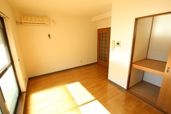 居室・リビング　※別号室の写真です