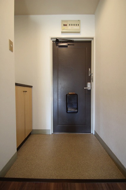 玄関　同物件、別号室のものです。