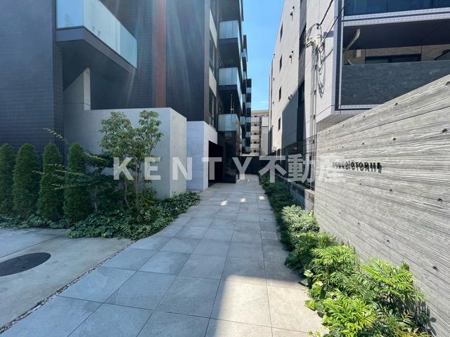 エントランス　落ち着いたエントランスです