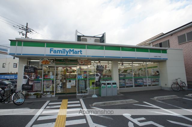 コンビニ　ファミリーマート（コンビニ）まで595m