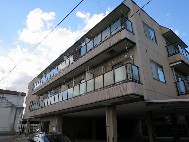 建物外観　重厚感ある外観