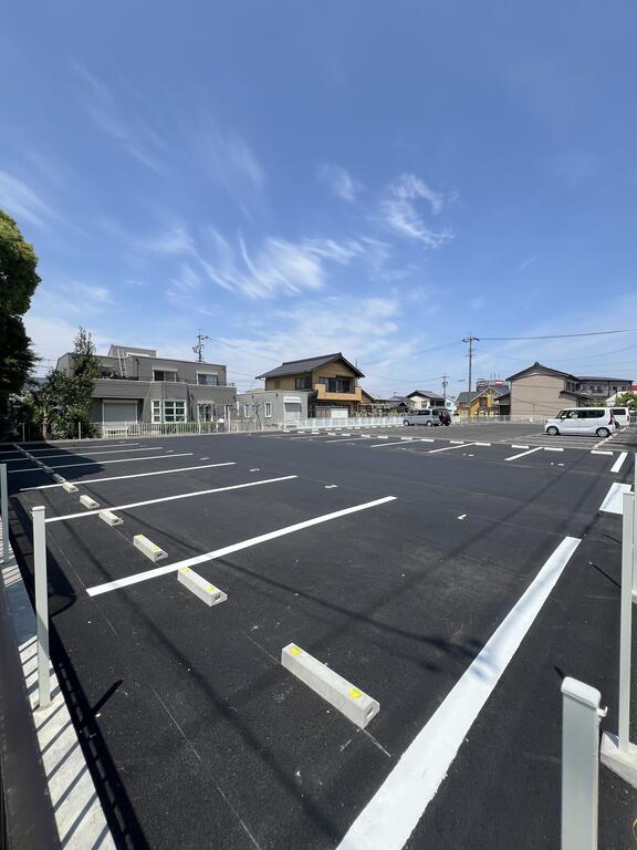駐車場　隣地の駐車場です