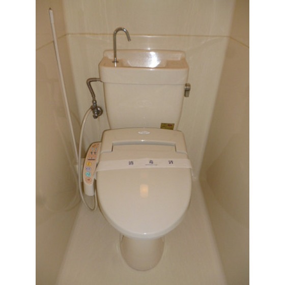 トイレ　ウォシュレットつき