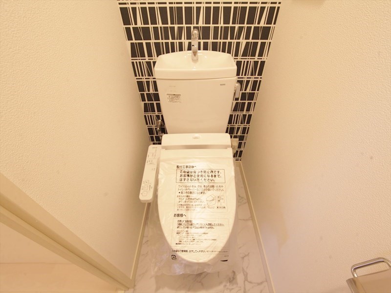 トイレ　温水洗浄暖房便座付トイレ