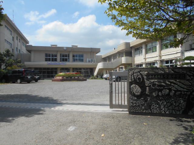 中学校　海老名市立今泉中学校（中学校）まで877m