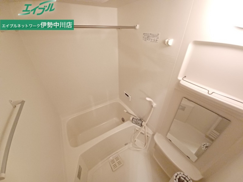 バス・シャワールーム　同型反転参考写真