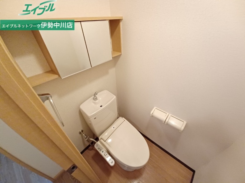 トイレ　同型反転参考写真