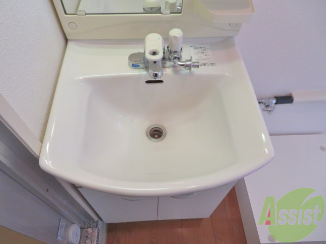 洗面設備　忙しい朝の味方、独立洗面台があるのは嬉しいですね。