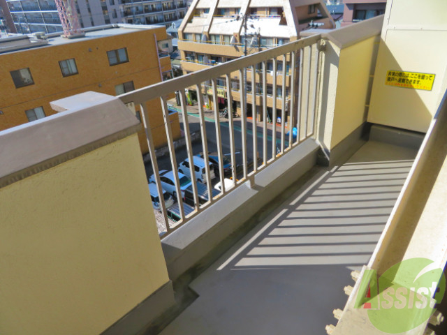 バルコニー　洗濯物がたくさん干せるバルコニーで嬉しいですね。