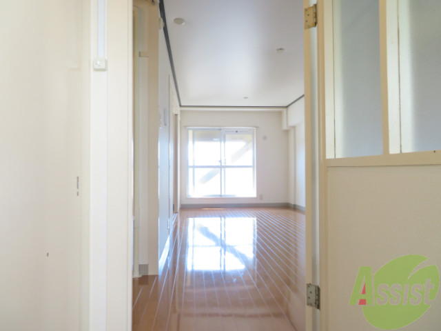 玄関　玄関から撮影してみました。開放感がありますね。