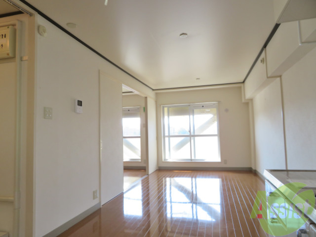 居室・リビング　陽の光が差し込む明るいお部屋は気持がいいですね～