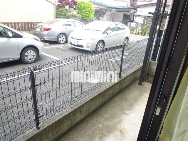 バルコニー　陽射しが入るベランダ