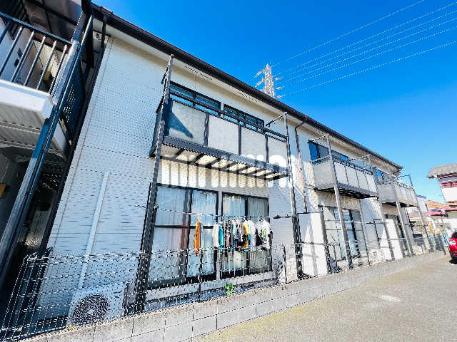 建物外観　敷地内に駐車場完備