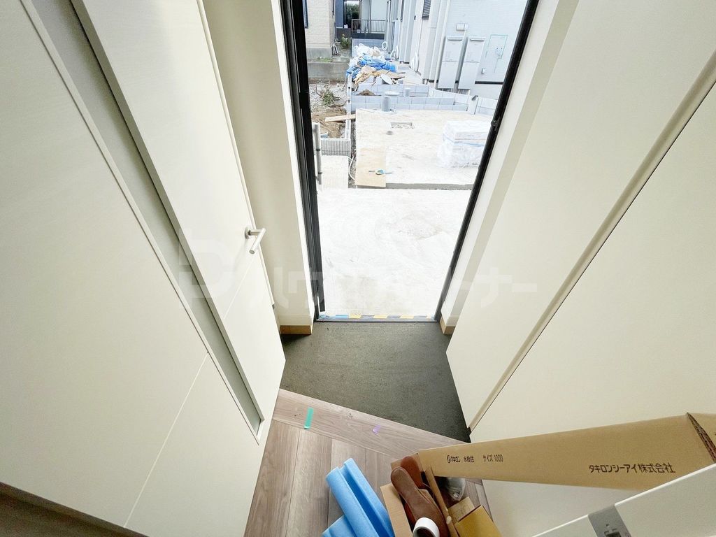 玄関　※別部屋参考写真※