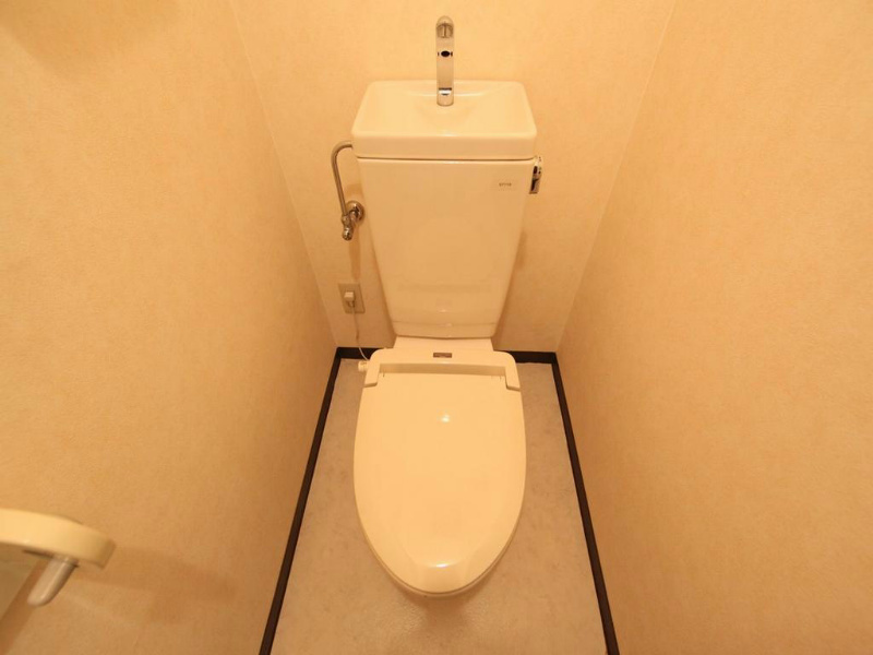 トイレ　トイレ　温水洗浄便座取り付け可