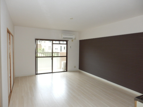 居室・リビング　※お写真は１０１号室のものです