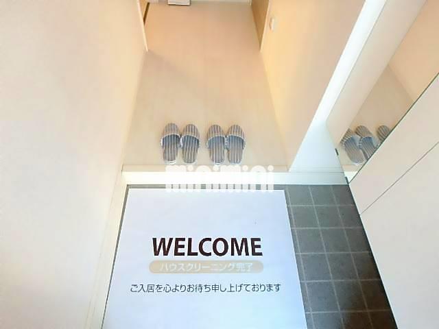 玄関　下駄箱収納がついていますので玄関周りも片付きます。