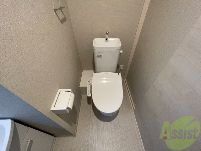 トイレ　ウォシュレット付きです。オシリに優しい設備です。