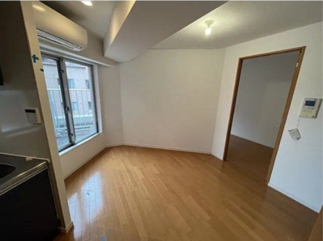 居室・リビング　別号室のお写真を使っております。 参考程度にご覧ください。