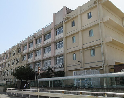 中学校　東大阪市立長瀬中学校（中学校）まで665m