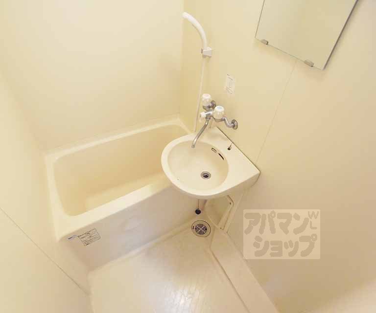 バス・シャワールーム　バスルームです。