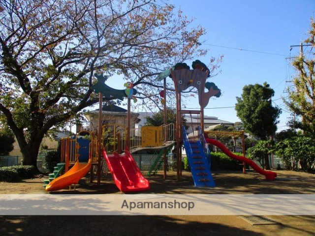 その他　六会駅前公園（その他）まで369m