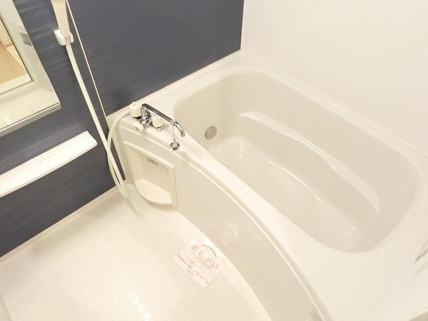 バス・シャワールーム　浴室乾燥機、追い焚き機能付きバス！