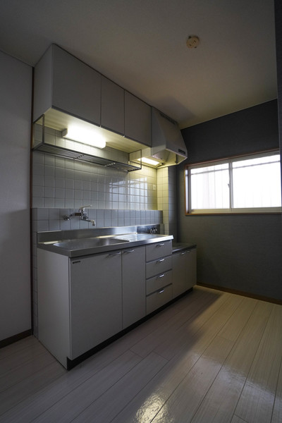 キッチン　同じ建物の別なお部屋