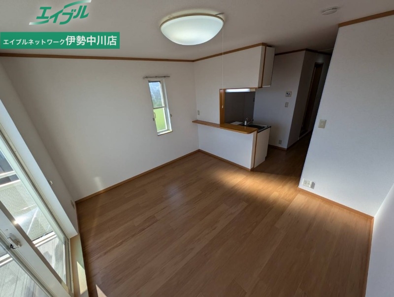 居室・リビング　同物件別室画像