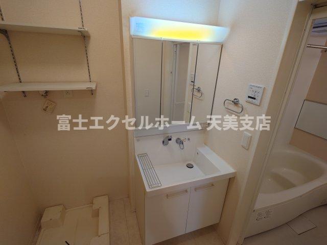 洗面設備　コンパクトで使いやすい洗面所