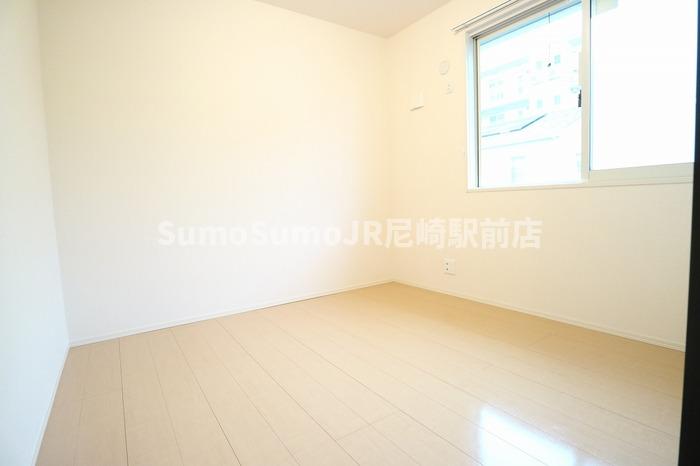 その他部屋・スペース　落ち着いて過ごせるお部屋なので、寝室にいかがでしょうか