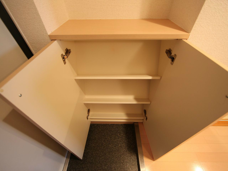 玄関　玄関　シューズボックス付