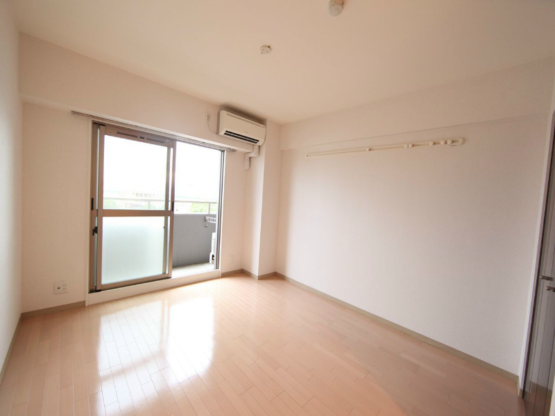 バルコニー　洋室9.5帖　クローゼット付（収納充実してます）