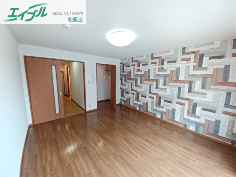 居室・リビング　同物件別室写真