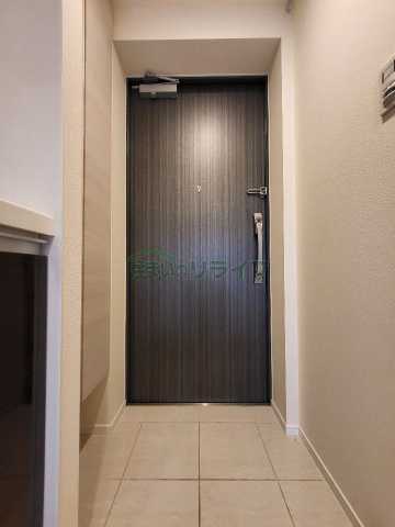 玄関　別部屋参考写真となります。