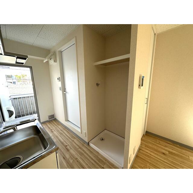 その他部屋・スペース　室内洗濯機置場新設！洗濯機上部には収納棚設置してます！