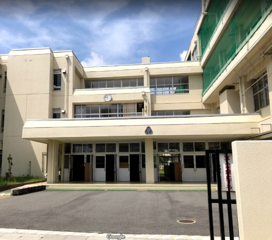 中学校　高田中学校（中学校）まで2400m