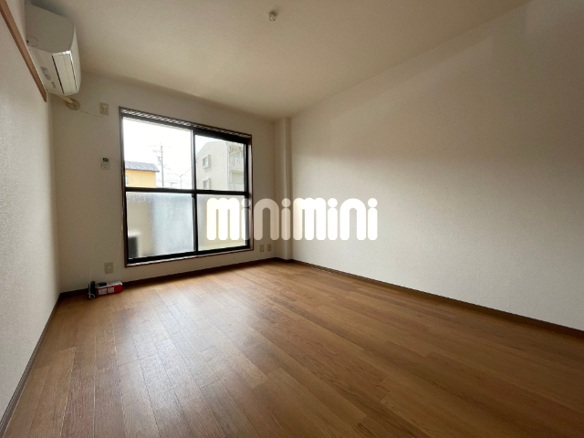 居室・リビング　※１０５号室の写真です。