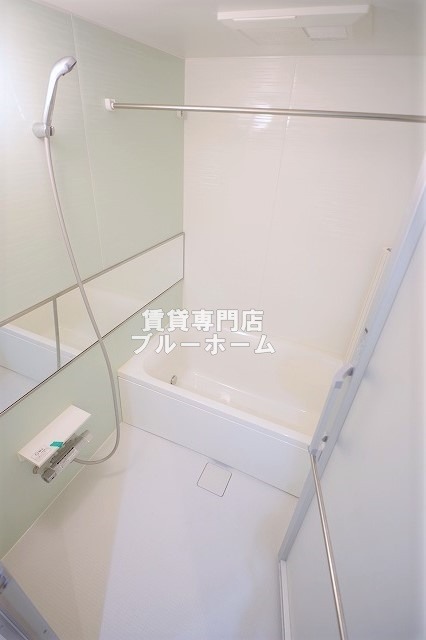 バス・シャワールーム　追炊き機能付きのお風呂です！