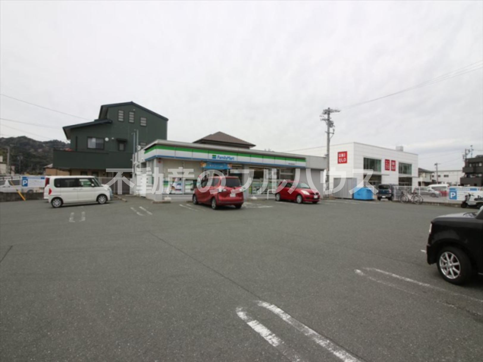 コンビニ　ファミリマート御油町南店（コンビニ）まで445m