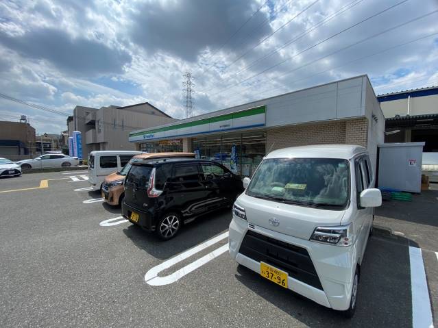 コンビニ　ファミリーマート（コンビニ）まで457m