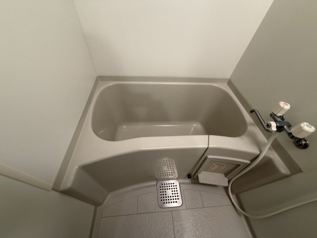 バス・シャワールーム　落ち着いた空間のお風呂です