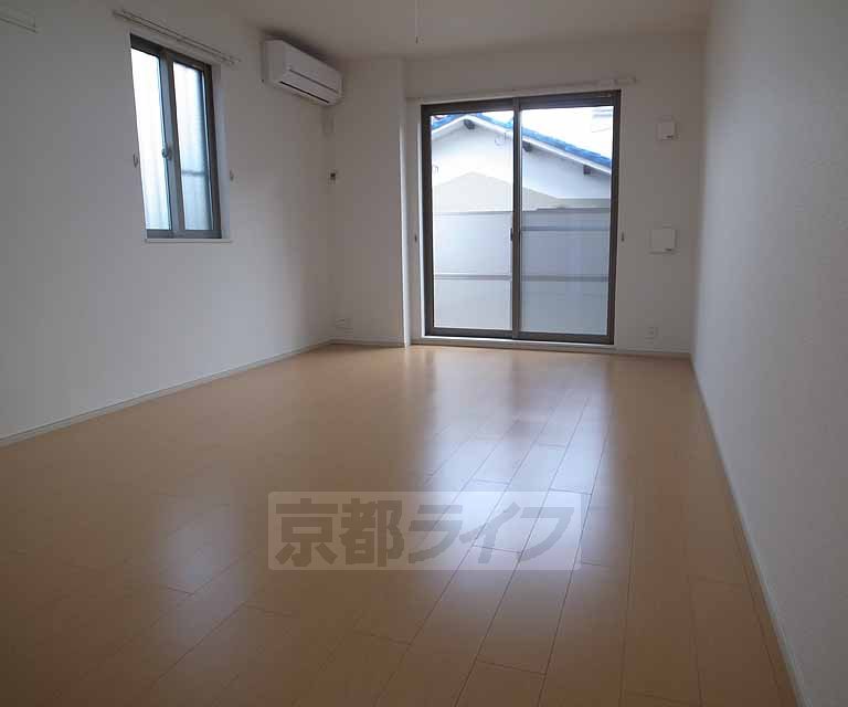 居室・リビング　日当たりの良いきれいな室内です・