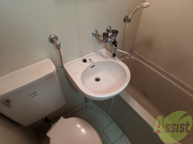 洗面設備　ユニットバス内の洗面台です。朝の身支度もスムーズです。