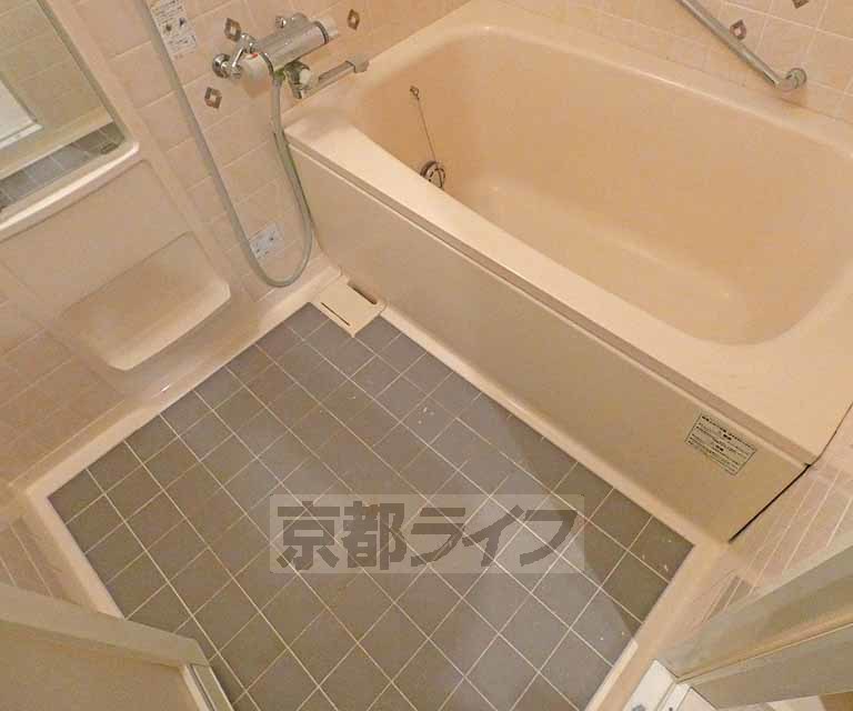 バス・シャワールーム　ゆったりとしたお風呂です。