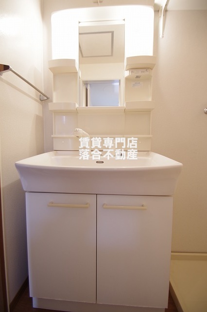 洗面設備　独立洗面化粧台付き