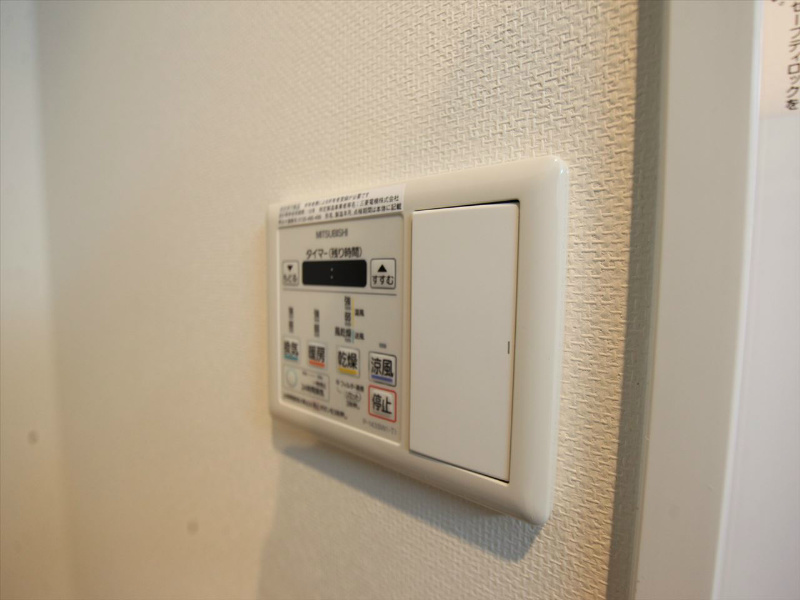 その他設備　浴室暖房乾燥機付き