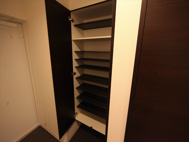 玄関　玄関　シューズボックス付（収納充実してます）