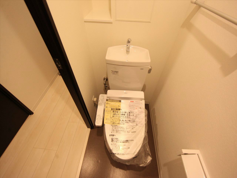 トイレ　温水洗浄暖房便座付トイレ